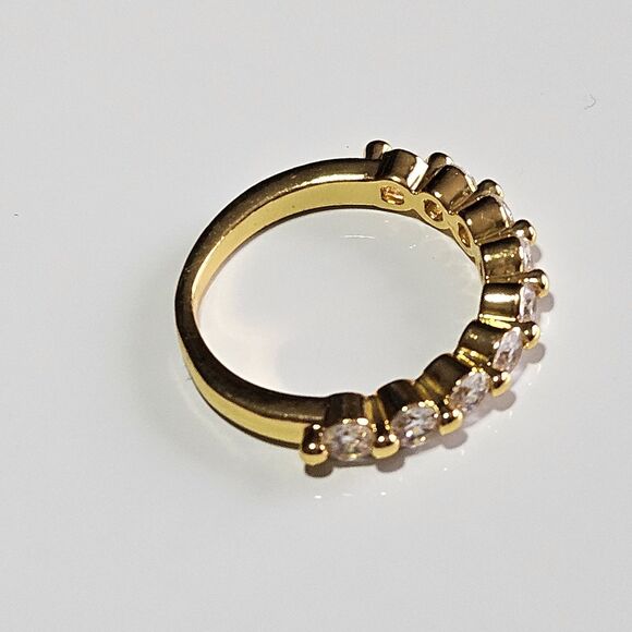 *Sale* Gold Tone Clear Rhinestone Stackable Ring Size 5.5 - Picture 10 of 13